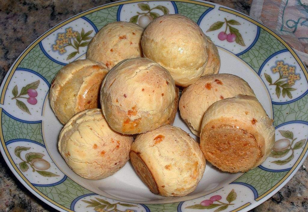 Pão de queijo. Photo by Sitenl via Wikimedia Commons.